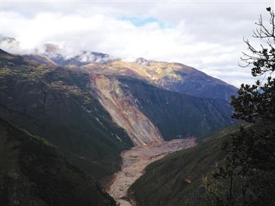 10月11日,西藏昌都,山体滑坡造成金沙江断流并形成堰塞湖,此次山体